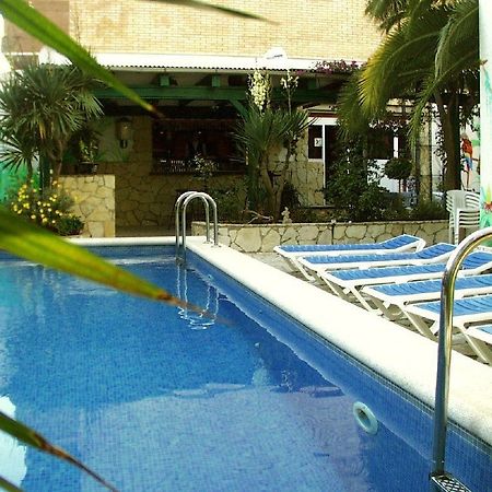 Hotel Marbella Roses Bagian luar foto