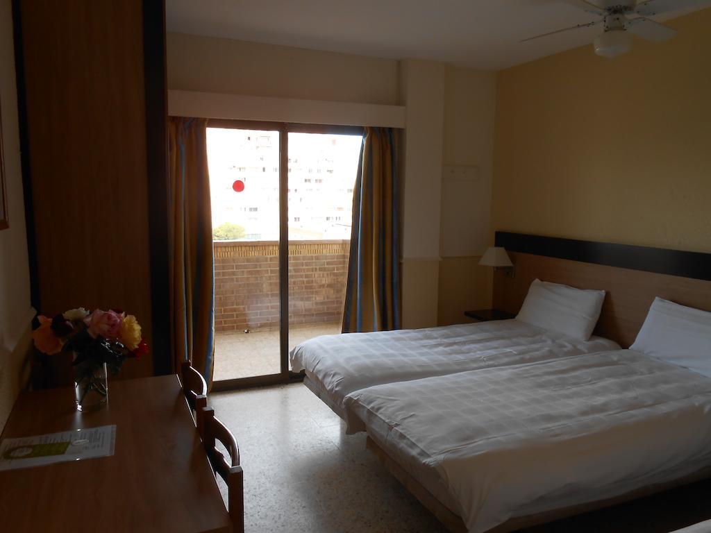 Hotel Marbella Roses Bagian luar foto