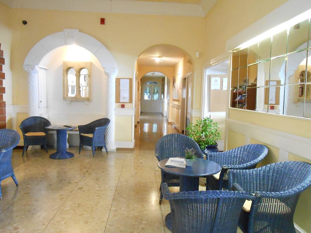 Hotel Marbella Roses Bagian luar foto